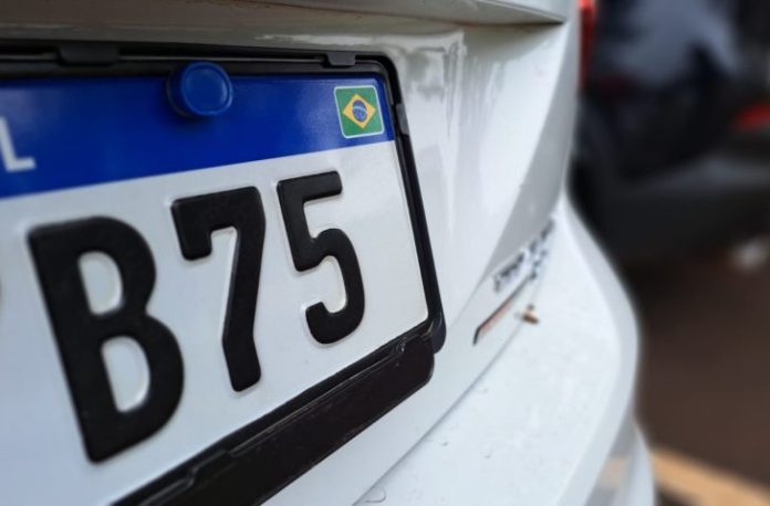 Junho é mês de licenciar veículos com placas terminadas em 4 e 5 no Mato Grosso do Sul