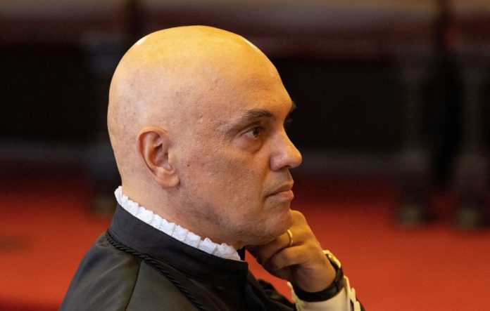 Moraes se declara impedido, mas mantém prisão de suspeitos de ameaçar sua família