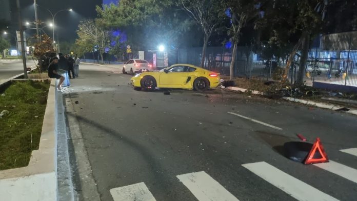 Motorista de Porsche que matou motociclista passa por audiência de custódia em SP