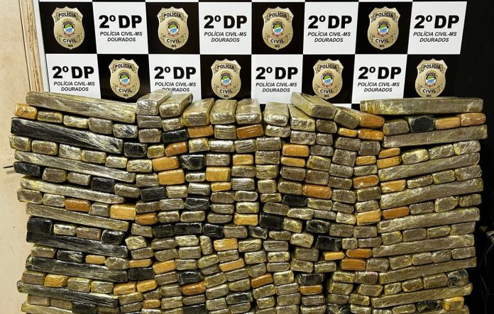 Polícia Civil intercepta carregamento de maconha em dois caminhões que iriam para o estado de São Paulo e apreende 615kg da droga em Dourados