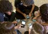 Comissão de Educação aprova projeto que proíbe celular em escolas