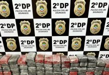 Polícia Civil apreende 222 tabletes de cocaína avaliados em aproximadamente 15 milhões de reais escondidos em carga de produtos de limpeza que seria enviada de Dourados para São Paulo